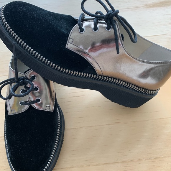 Michael Kors - Women’s Vivia Lace Up Platform Oxfords (6 1/2) - Picture 3 of 6